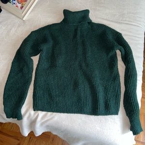 Beautiful jewel tone green Calvin Klein wool blend turtleneck sweater, size M